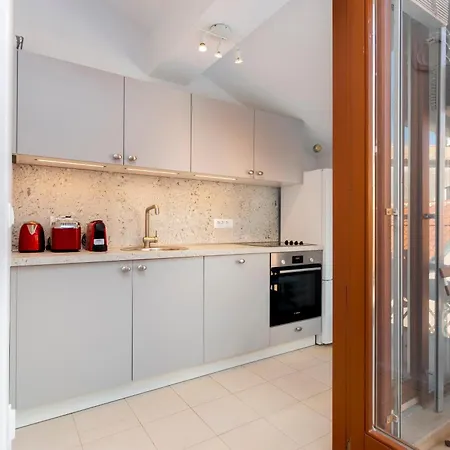 Bellevue - Two Bedroom With Terrace And Private Garage Rovinj