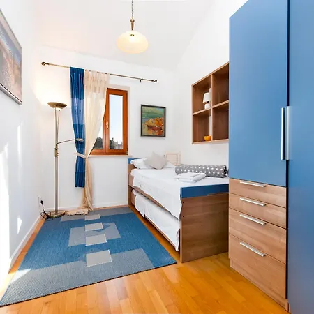 Bellevue - Two Bedroom With Terrace And Private Garage Apartment