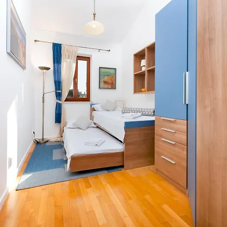 Apartment Bellevue - Two Bedroom With Terrace And Private Garage Rovinj