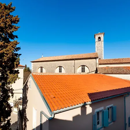 Apartment Bellevue - Two Bedroom With Terrace And Private Garage *