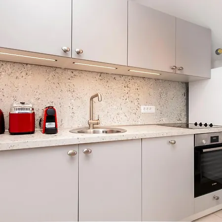 Apartment Bellevue - Two Bedroom With Terrace And Private Garage *