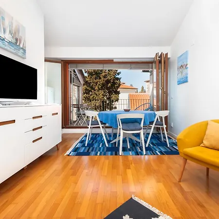Bellevue - Two Bedroom With Terrace And Private Garage Apartment