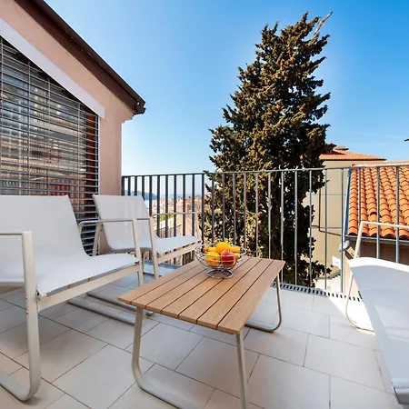 Bellevue - Two Bedroom With Terrace And Private Garage * Rovinj