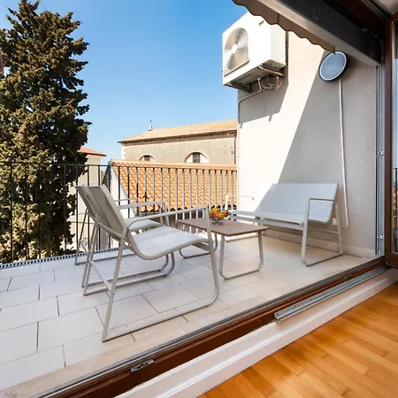 Bellevue - Two Bedroom With Terrace And Private Garage Apartament *