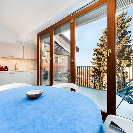 Bellevue - Two Bedroom With Terrace And Private Garage * רוביני