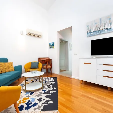 Bellevue - Two Bedroom With Terrace And Private Garage רוביני